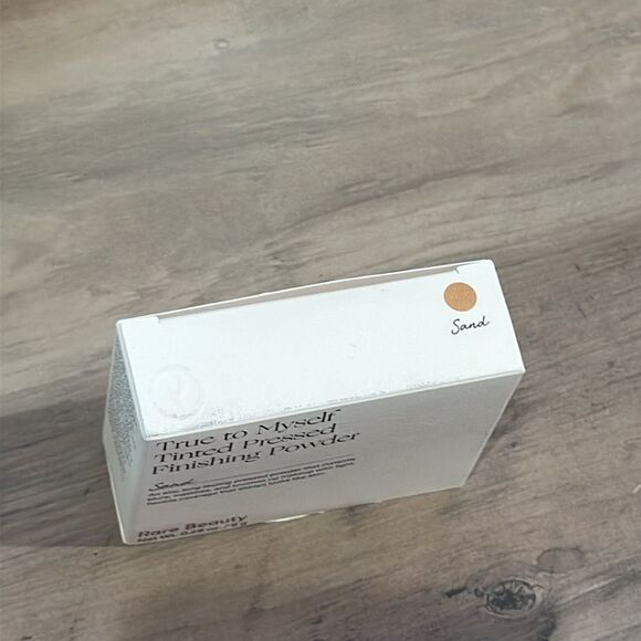 RARE BEAUTY -True to Myself Tinted Pressed Talc-Free
Finishing Powder- nwt - Picture 2 of 2